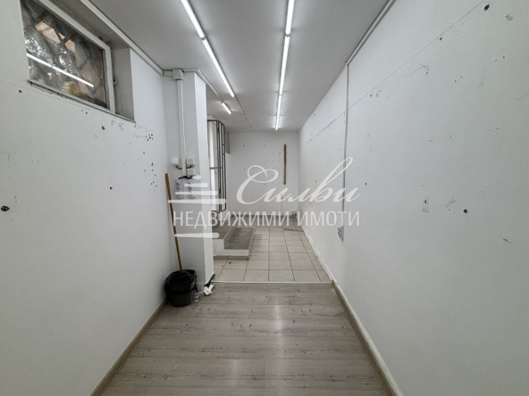 Магазин в Шумен, Център - 12 кв.м за 1913 €/кв.м - Снимка #1