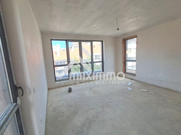 Мезонет в Варна, Централна поща - 211 кв.м за 1043 €/кв.м - Снимка #1