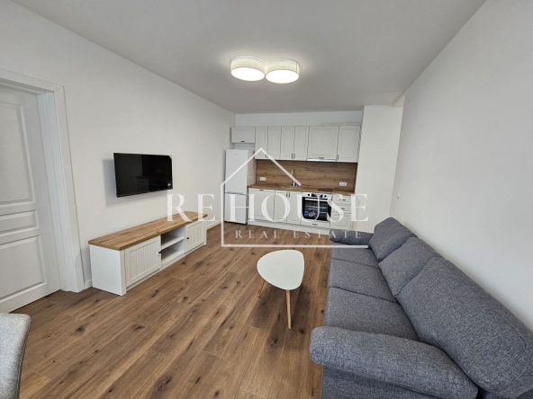 Дава се под наем Тристаен апартамент в Варна, Окръжна болница - 85 кв.м за 750 € - Снимка #1