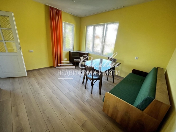 Дава се под наем Етаж от къща в Шумен, Пожарната - 88 кв.м за 306 € - Снимка #1