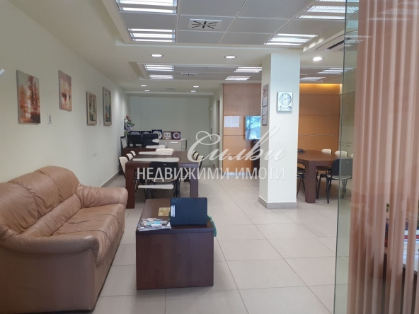 Дава се под наем Офис в Шумен, Център - 135 кв.м за 816 € - Снимка #1