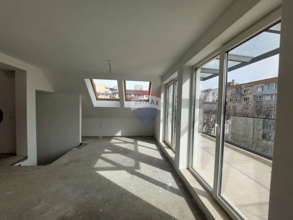 Мезонет в Варна, Левски - 117 кв.м за 1872 €/кв.м - Снимка #1