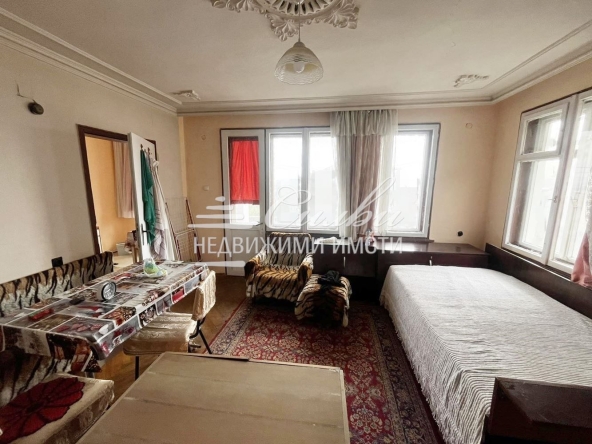 Тристаен апартамент в Шумен, Военно училище - 104 кв.м за 1347 €/кв.м - Снимка #1