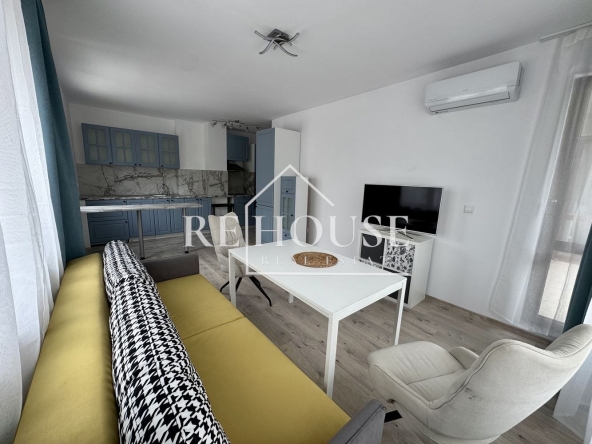 Дава се под наем Тристаен апартамент в Варна, Младост 1 - 850 кв.м за 630 € - Снимка #1