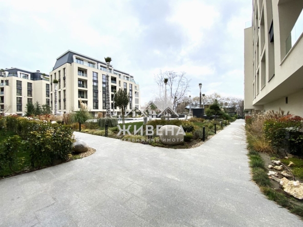 Двустаен апартамент в к.к. Св.Св. Константин и Елена - 74 кв.м за 3802 €/кв.м - Снимка #1