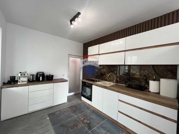 Тристаен апартамент в Варна, Младост 1 - 106 кв.м за 2076 €/кв.м - Снимка #1