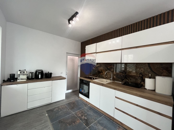 Тристаен апартамент в Варна, Младост 1 - 106 кв.м за 2076 €/кв.м - Снимка #1