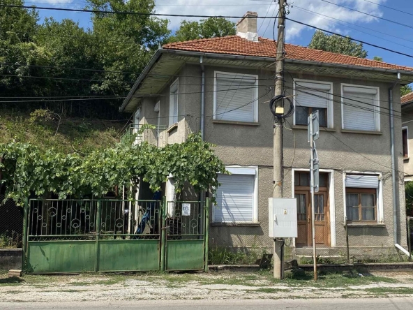 Къща в Троян - 140 кв.м за 838 €/кв.м - Снимка #1