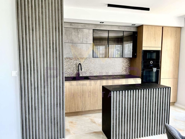 Дава се под наем Тристаен апартамент в Варна, Бриз - 110 кв.м за 1500 € - Снимка #1