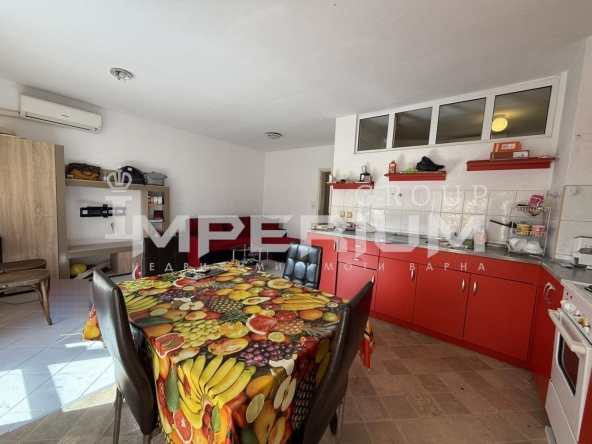 Дава се под наем Тристаен апартамент в Варна, Лятно кино Тракия - 85 кв.м за 459 € - Снимка #1