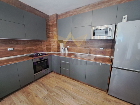 Дава се под наем Тристаен апартамент в Варна, Възраждане 1 - 97 кв.м за 663 € - Снимка #1