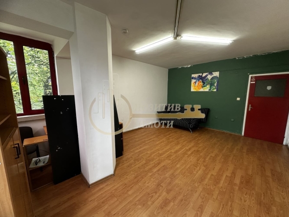 Дава се под наем Офис в София, Белите брези - 38 кв.м за 300 € - Снимка #1