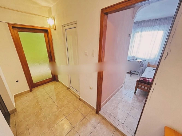 Дава се под наем Двустаен апартамент в Разград, Център - 45 кв.м за 204 € - Снимка #1