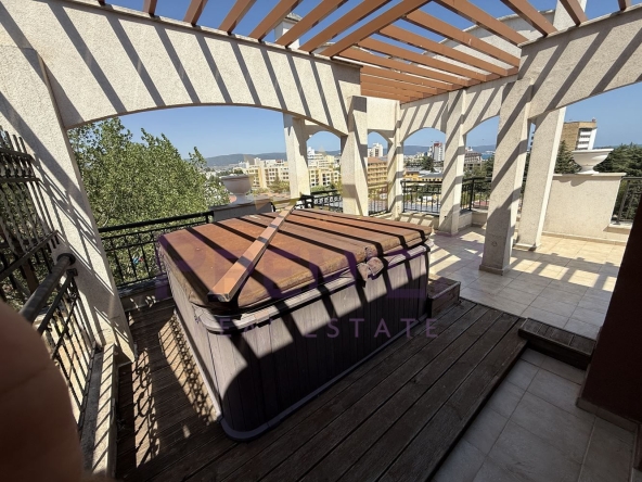Двустаен апартамент в к.к. Слънчев бряг - 69 кв.м за 1522 €/кв.м - Снимка #1