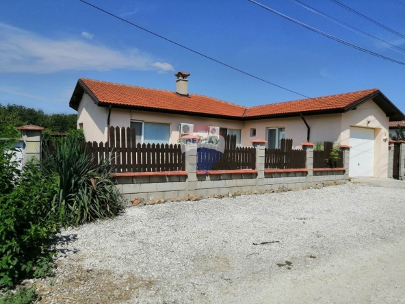 Къща в с. Гурково, Област Добрич - 150 кв.м за 1167 €/кв.м - Снимка #1