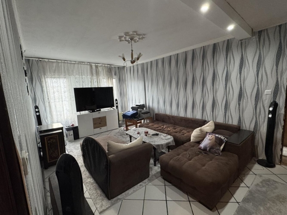 Тристаен апартамент в София, Дружба 2 - 93 кв.м за 2635 €/кв.м - Снимка #1