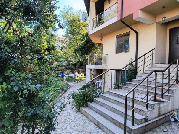 Къща в София, Горна баня - 442 кв.м за 1672 €/кв.м - Снимка #1