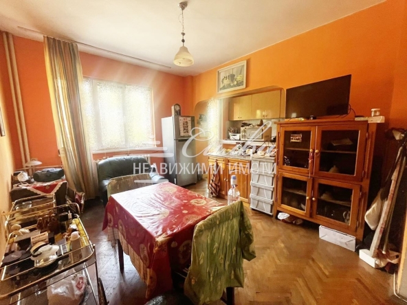 Тристаен апартамент в Шумен, Военно училище - 75 кв.м за 1612 €/кв.м - Снимка #1