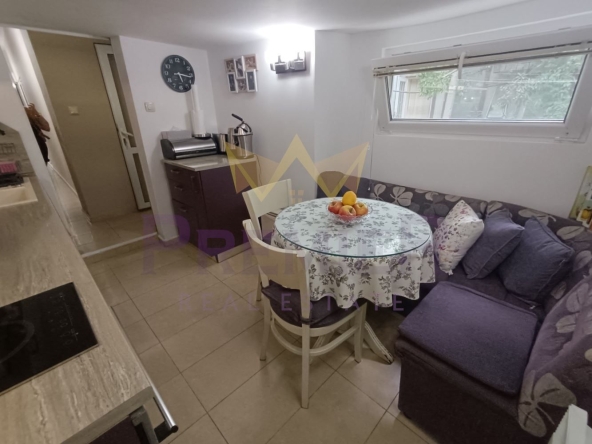 Тристаен апартамент в Варна, Колхозен пазар - 65 кв.м за 1985 €/кв.м - Снимка #1