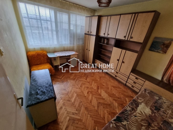 Дава се под наем Тристаен апартамент в Търговище, Център - 75 кв.м за 204 € - Снимка #1