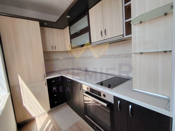 Дава се под наем Двустаен апартамент в Варна, Колхозен пазар - 65 кв.м за 459 € - Снимка #1