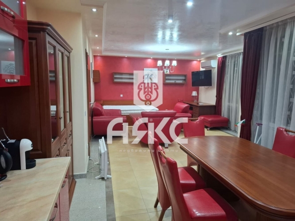Дава се под наем Тристаен апартамент в София, Студентски град - 100 кв.м за 820 € - Снимка #1