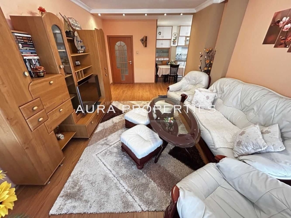 Дава се под наем Тристаен апартамент в Разград, Варош - 92 кв.м за 479.4 € - Снимка #1