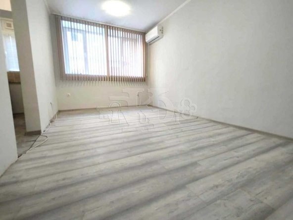 Тристаен апартамент в Добрич, Център - 80 кв.м за 1023 €/кв.м - Снимка #1