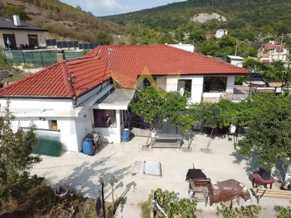 Къща в с. Кипра, Област Варна - 300 кв.м за 600 €/кв.м - Снимка #1