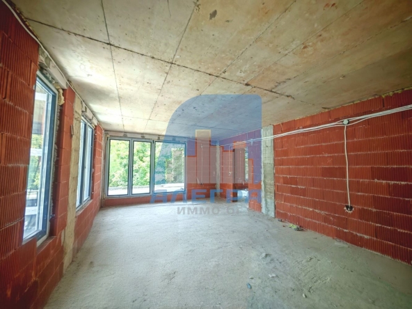 Тристаен апартамент в София, в.з. Киноцентъра - 127 кв.м за 2623 €/кв.м - Снимка #1