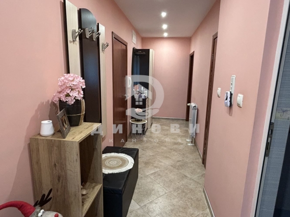 Тристаен апартамент в Стара Загора, Център - 106 кв.м за 1793 €/кв.м - Снимка #1