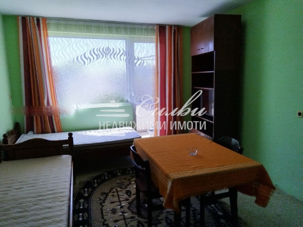 Дава се под наем Двустаен апартамент в Шумен, Тракия - 64 кв.м за 255 € - Снимка #1