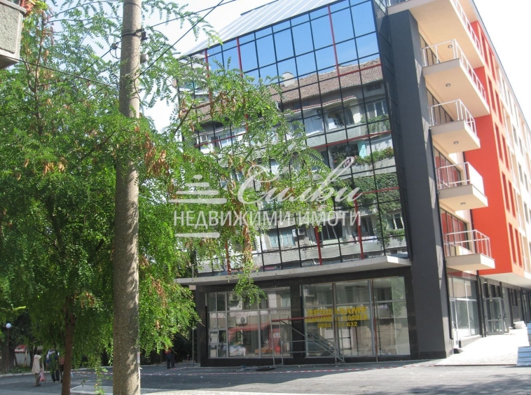 Дава се под наем Офис в Шумен, Център - 204 кв.м за 1479 € - Снимка #1