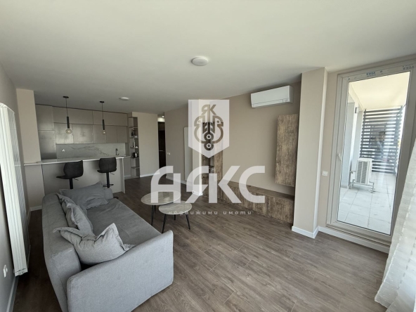 Дава се под наем Тристаен апартамент в София, Студентски град - 123 кв.м за 918 € - Снимка #1