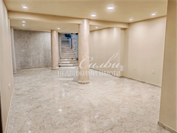 Дава се под наем Магазин в Шумен, Център - 80 кв.м за 765 € - Снимка #1