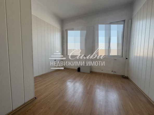 Дава се под наем Офис в Шумен, Център - 18 кв.м за 127.5 € - Снимка #1