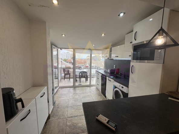 Дава се под наем Тристаен апартамент в Варна, Базар Левски - 95 кв.м за 612 € - Снимка #1