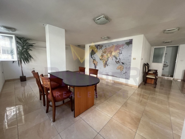 Дава се под наем Офис в Варна, Автогара - 52 кв.м за 306 € - Снимка #1