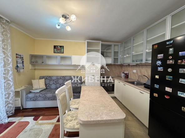 Дава се под наем Тристаен апартамент в Варна, ВИНС - 80 кв.м за 767 € - Снимка #1