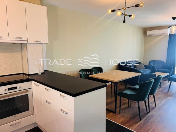 Дава се под наем Тристаен апартамент в Пловдив, Кършияка - 117 кв.м за 510 € - Снимка #1