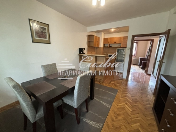 Дава се под наем Тристаен апартамент в Шумен, Център - 70 кв.м за 357 € - Снимка #1