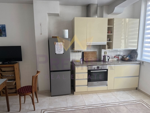 Дава се под наем Тристаен апартамент в Варна, Център - 80 кв.м за 663 € - Снимка #1