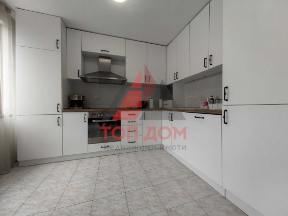 Дава се под наем Тристаен апартамент в Варна, Център - 135 кв.м за 1000 € - Снимка #1