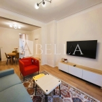 Дава се под наем Тристаен апартамент в София, Център - 80 кв.м за 950 € - Снимка #1