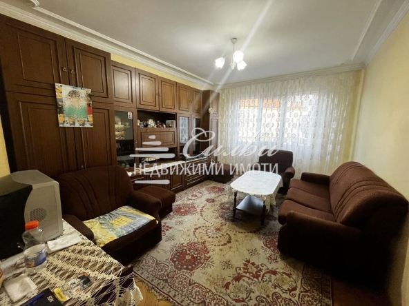 Четиристаен апартамент в Шумен, 5-ти полк - 105 кв.м за 1166 €/кв.м - Снимка #1