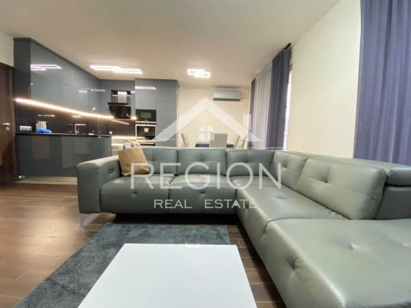 Дава се под наем Тристаен апартамент в Варна, Червен площад - 115 кв.м за 1600 € - Снимка #1