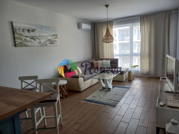 Дава се под наем Двустаен апартамент в к.к. Св.Св. Константин и Елена - 65 кв.м за 720 € - Снимка #1