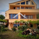 Дава се под наем Къща в к.к. Св.Св. Константин и Елена - 350 кв.м за 1000 € - Снимка #1