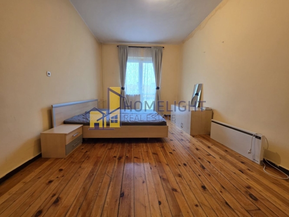 Тристаен апартамент в София, Център - 100 кв.м за 11 €/кв.м - Снимка #1
