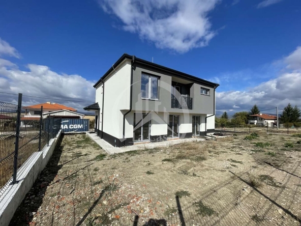 Къща в с. Хераково, Област София-област - 254 кв.м за 1437 €/кв.м - Снимка #1